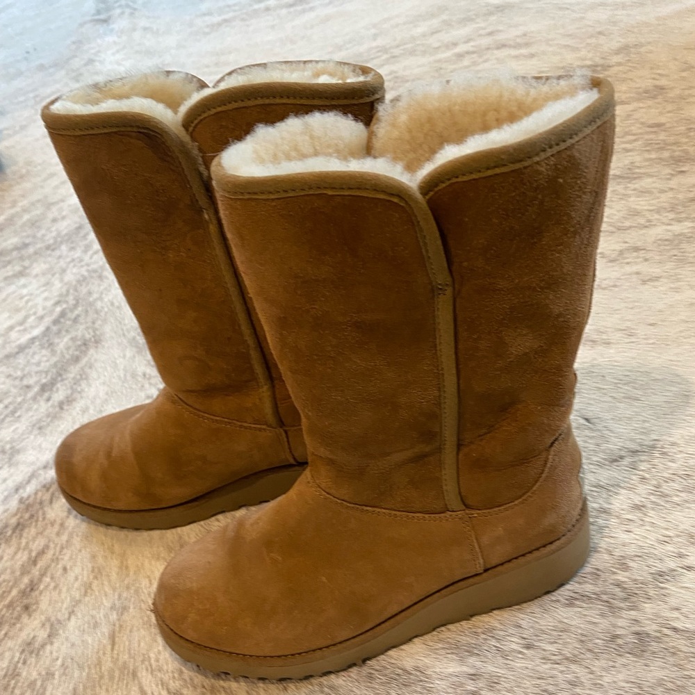 UGG Amie boots chestnut size 5